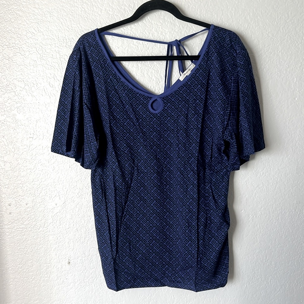 NWOT Old Navy Maternity Medium Blue Pattern Shirt Wide Neck